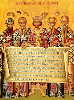 Ikone zum Konzil von Nikaia (325): Kaiser Konstantin und die Konzilsväter präsentieren auf einer Schriftrolle das Glaubensbekenntnis